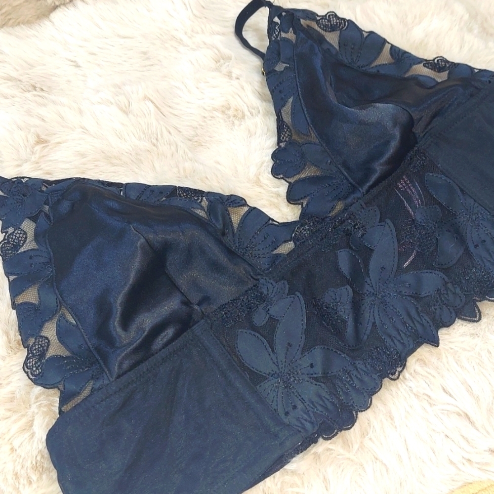 NWOT Victoria Secret Floral Black Lace Satin Bralette - Picture 3 of 7